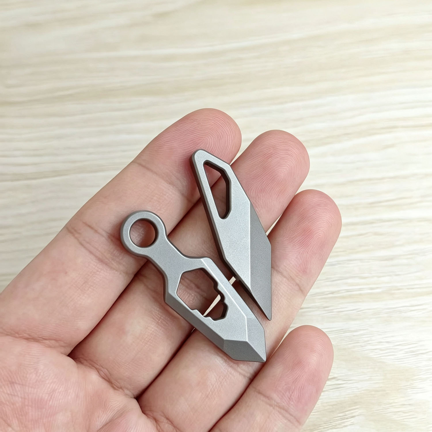 Tragbares Titanlegierungs-2-te – Edc Daily Carry Bewertung und Preis